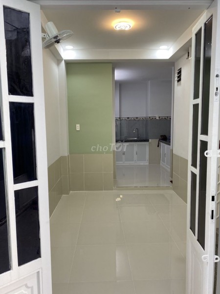 Nhà nguyên căn 2 tầng cần bán nhanh hẻm 343 Phan Xích Long, Phú Nhuận, giá 2.6 tỷ, LHCC, 17m2, 1 phòng ngủ, 2 toilet