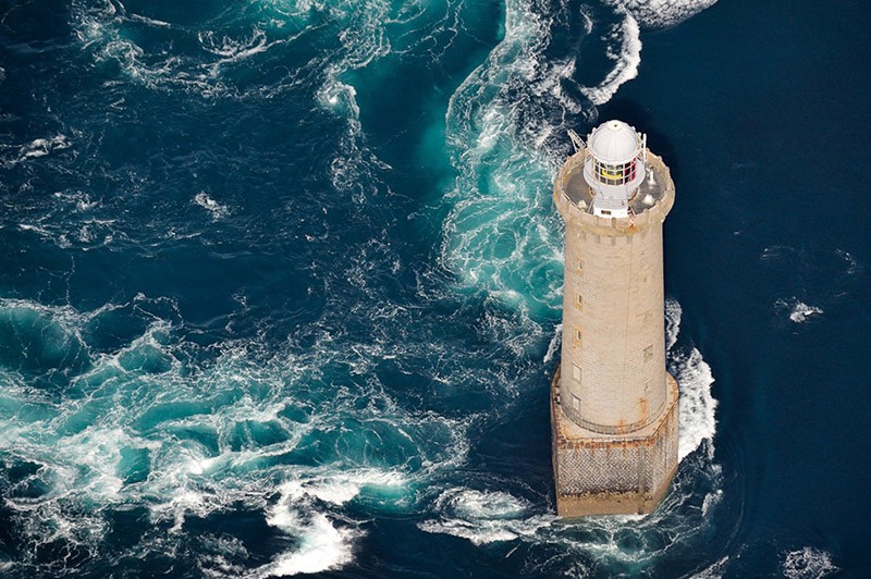 Chốt số 18 để dự đoán XSMB khi chiêm bao thấy ngọn hải đăng ở giữa biển